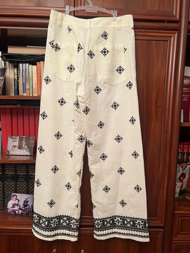 Pantalones anchos blancos