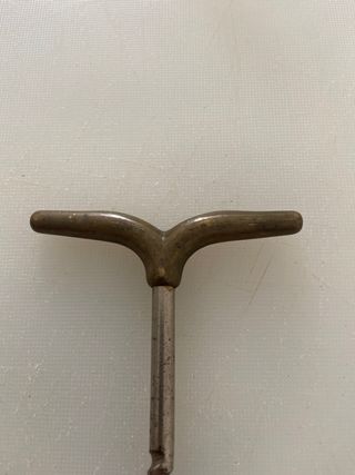 Cavatappi antico in ottone c2