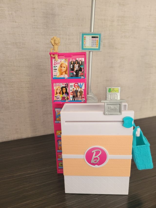 Supermercado Barbie: Cajas registradora y estantes