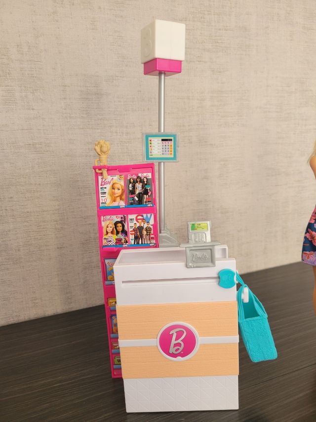 Supermercado Barbie: Cajas registradora y estantes