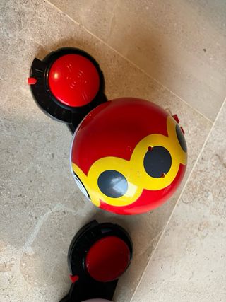 Juego Pokemon: 2 Poké Balls + tarjeta