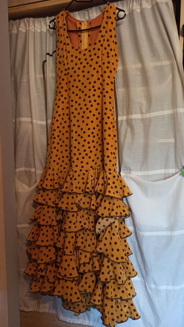 Traje flamenca gitana amarillo lunares marrones