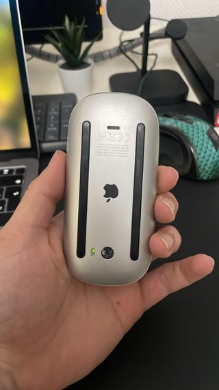 MacBook Air M1 2020 13” + Magic mouse apple