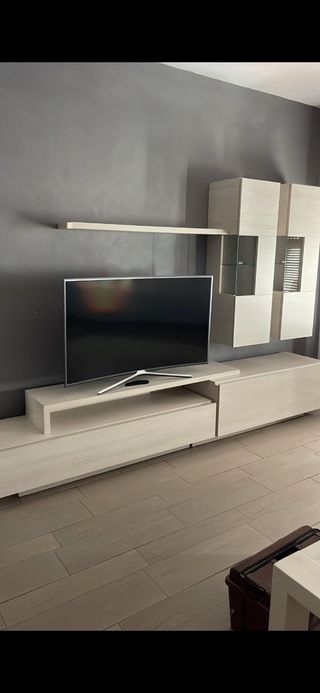 Mueble TV beige + vitrina