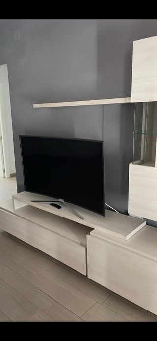 Mueble TV beige + vitrina