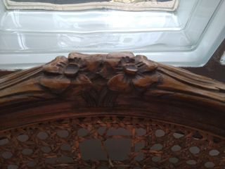Silla de madera y mimbre