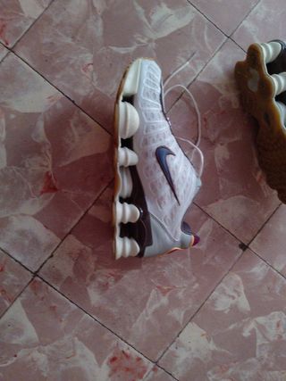 Zapatillas Nike Shox - Blancas y Moradas