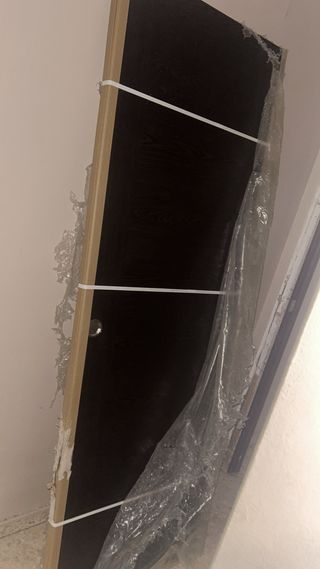Puerta interior oscura nueva
