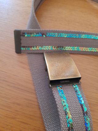 Cintura beige con paillettes