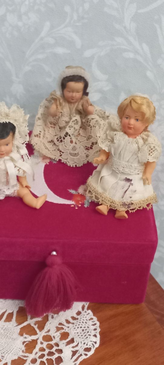 3 Muñecas miniatura antiguas