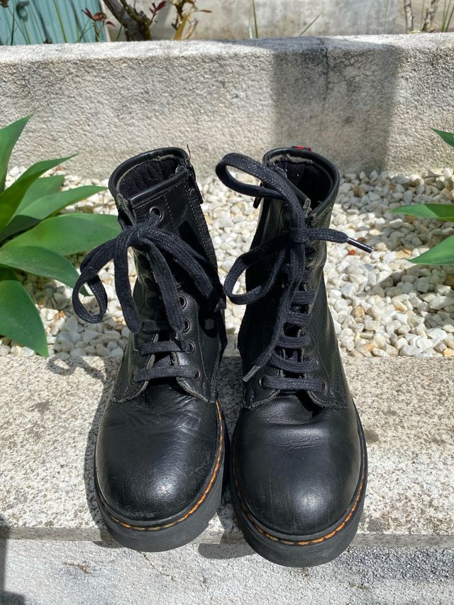 Botas negras piel niña - tipo Dr. Martens talla 32