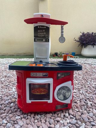 Cocinita infantil Molto + maletín