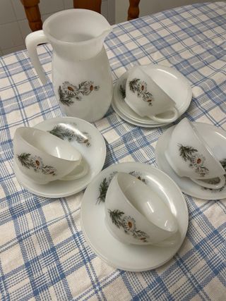 Juego té - 6 tazas y platos y jarra