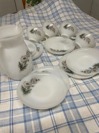 Juego té - 6 tazas y platos y jarra
