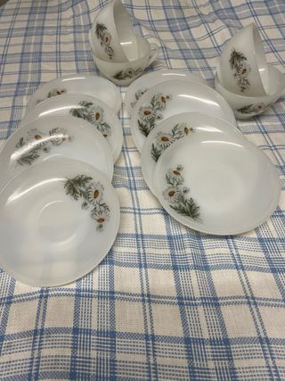 Juego té - 6 tazas y platos y jarra