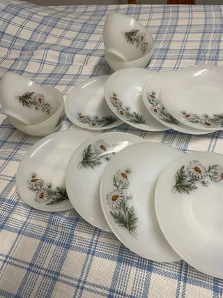 Juego té - 6 tazas y platos y jarra