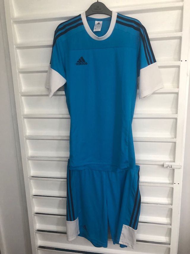 Conjunto Adidas azul.Camiseta talla S y M pantalon