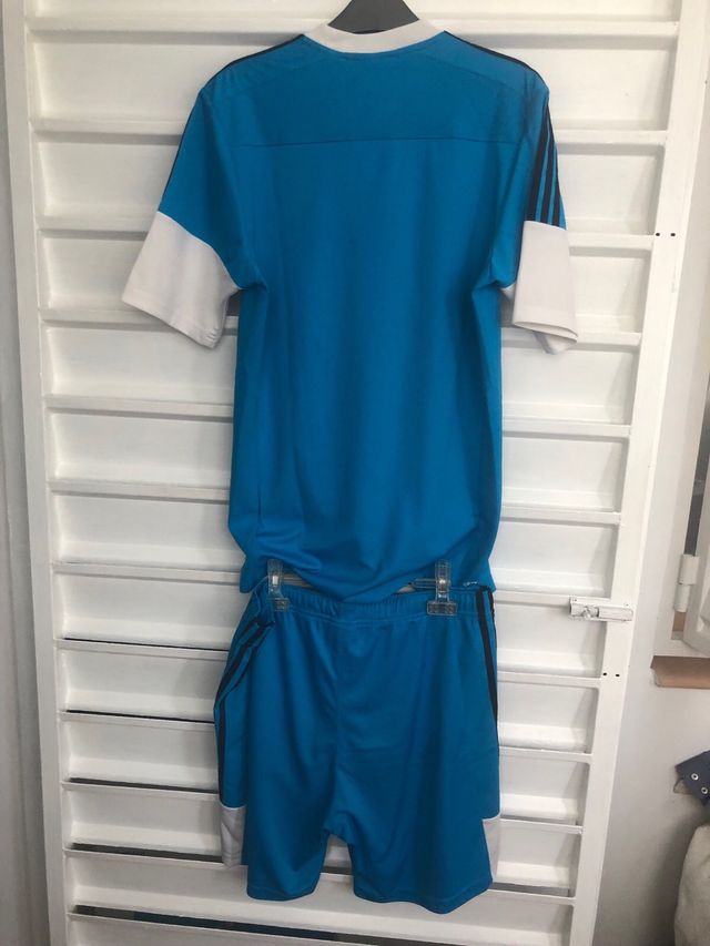Conjunto Adidas azul.Camiseta talla S y M pantalon