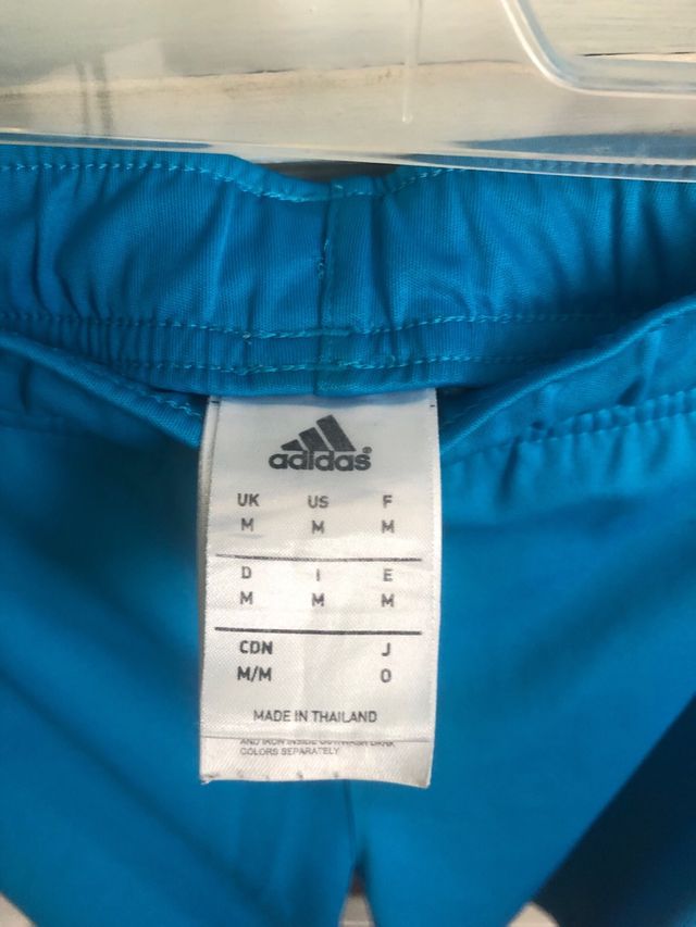 Conjunto Adidas azul.Camiseta talla S y M pantalon