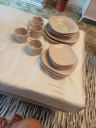 Vajilla cerámica beige - 18 piezas