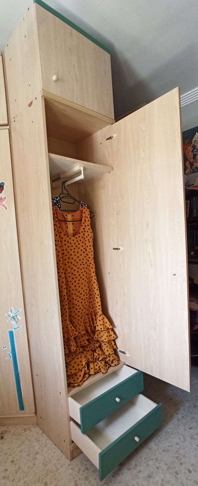 ¡Armario compacto con gran capacidad!