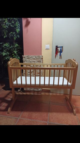 Cuna mecedora bebé madera
