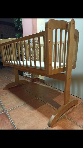 Cuna mecedora bebé madera