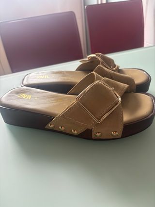 Sandalias cuña Zara beige