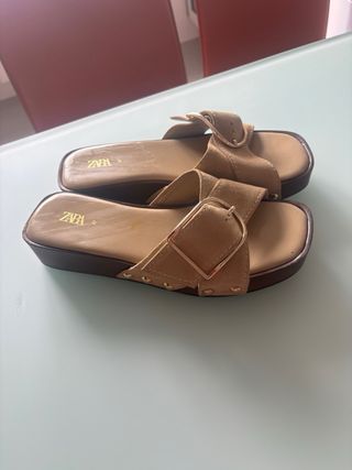 Sandalias cuña Zara beige