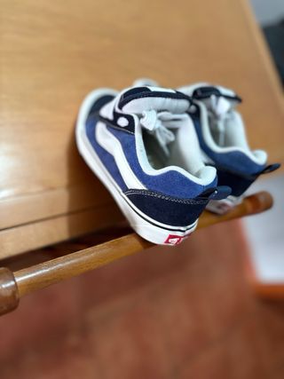 Vans Knu Skool - Azul marino y negro
