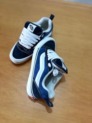 Vans Knu Skool - Azul marino y negro