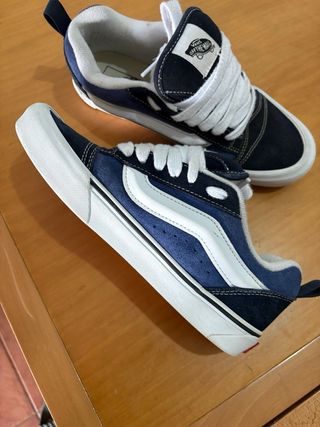 Vans Knu Skool - Azul marino y negro