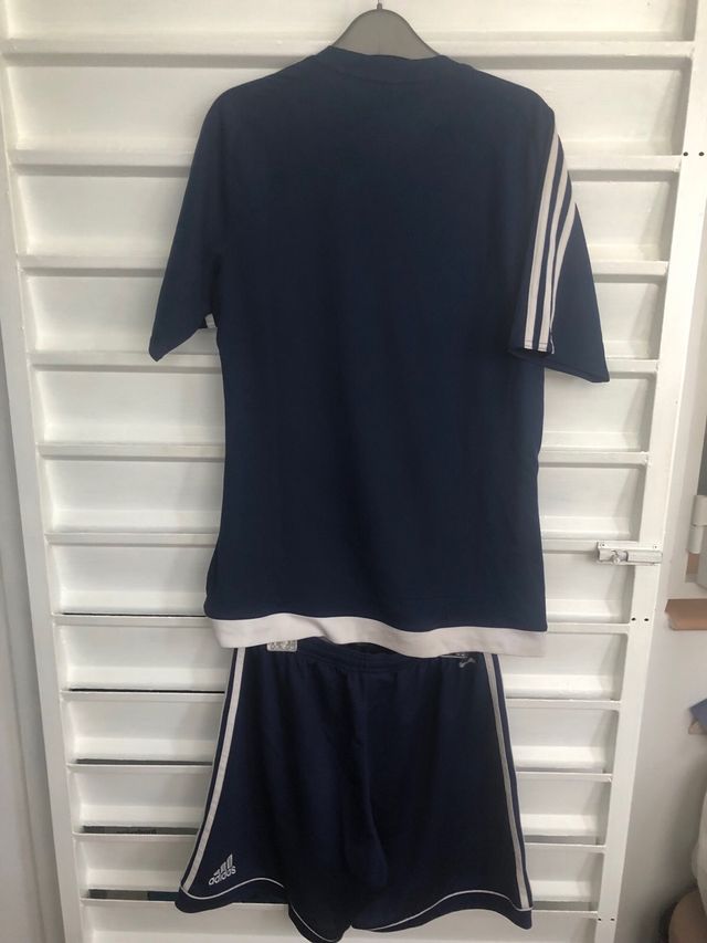 Conjunto Adidas deportivo