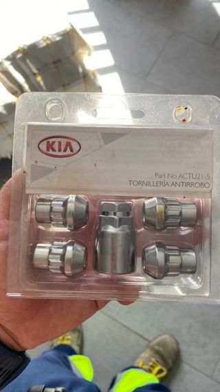 Tornillos antirrobo KIA (5 unidades)