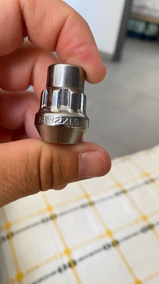 Tornillos antirrobo KIA (5 unidades)