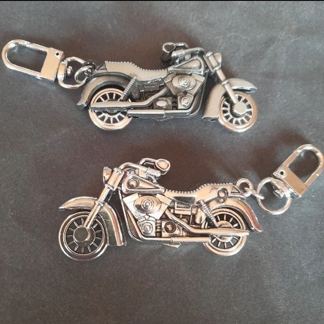 Llaveros moto custom con enganche arpón