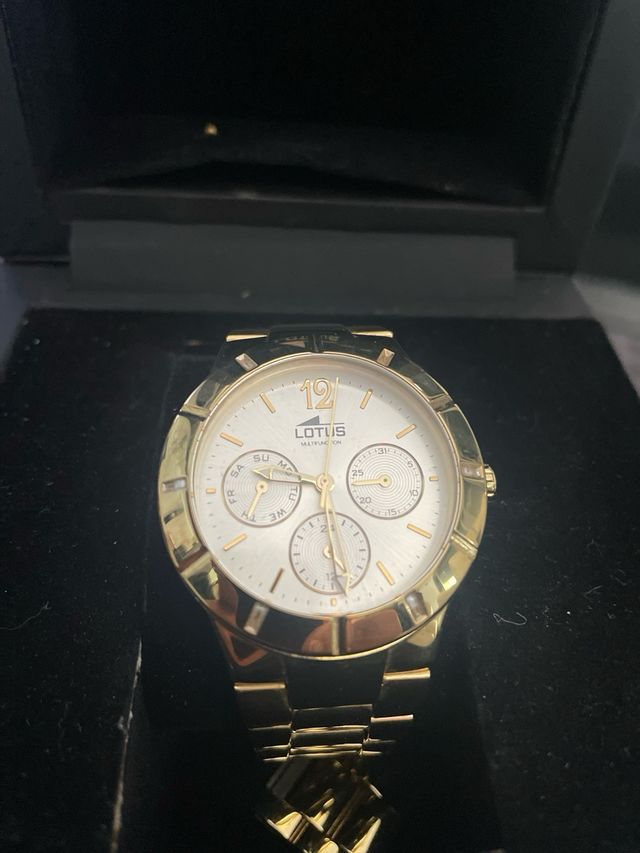 Reloj Lotus dorado