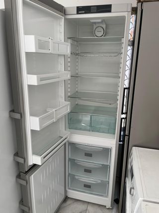 Nevera Liebherr - Gris