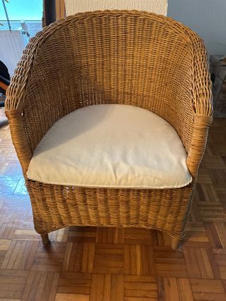 Silla mimbre marrón