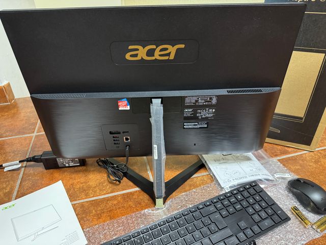 Todo en 1, Acer, 24" , i3-12, 8gb, 512gb, Win 11