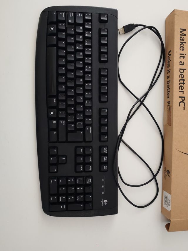 Teclado Logitech - USB - Negro