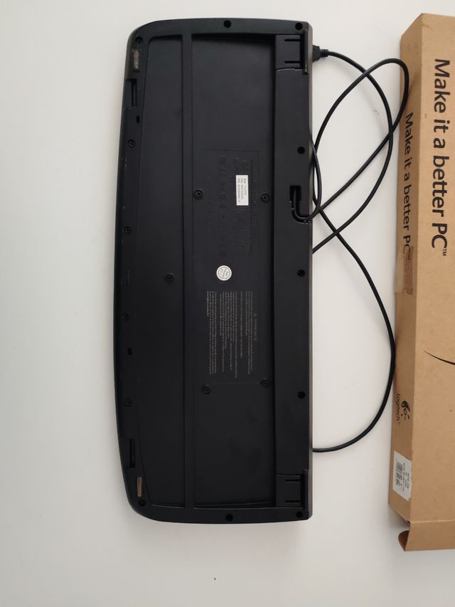 Teclado Logitech - USB - Negro