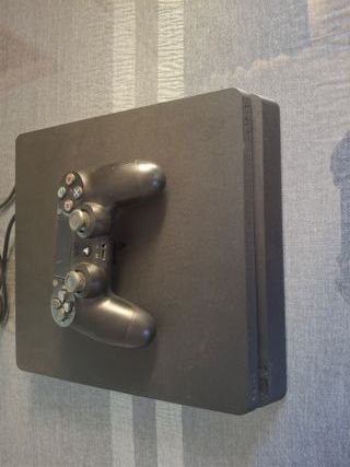 PS4 Slim (PlayStation 4) negra