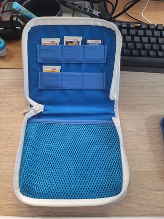 Nintendo 2DS negra - Pokémon Mundo Misterioso