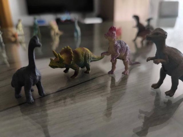 Lotto di 14 dinosauri