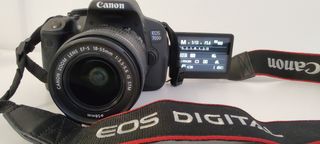 Canon EOS 700 + dos objetivos. (9679 Disparos)