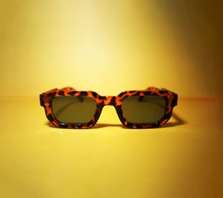 Gafas sol cuadradas marrón