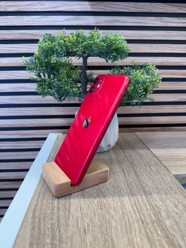 iPhone 11 Rojo Impecable