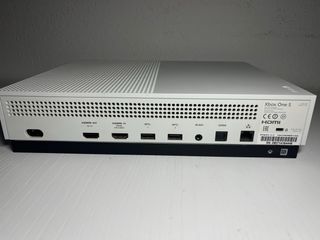 Xbox One S + 3 controller + 6 giochi + cuffie 