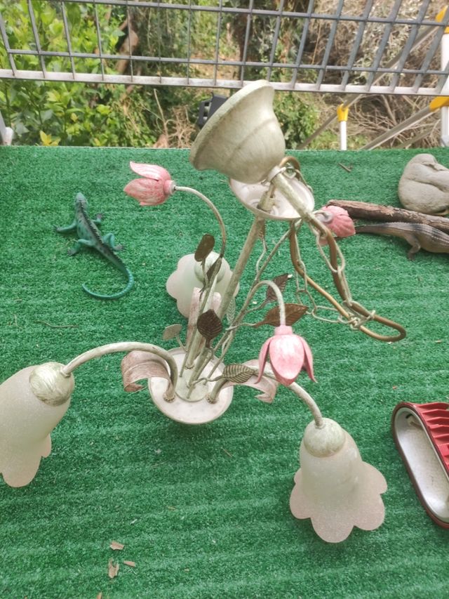 Lampadario in ferro battuto colori pastello